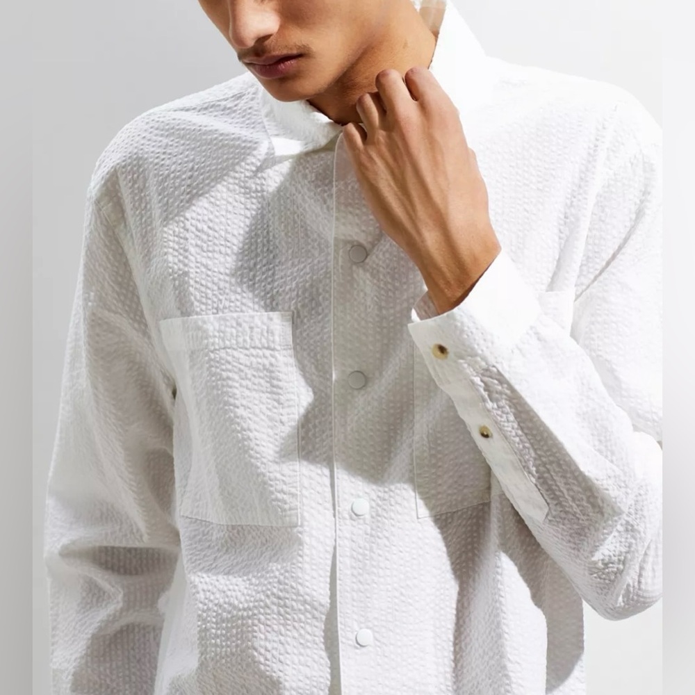 NWOT Urban Outfitters | Solid Seersucker Button-Down Shirt | Size M